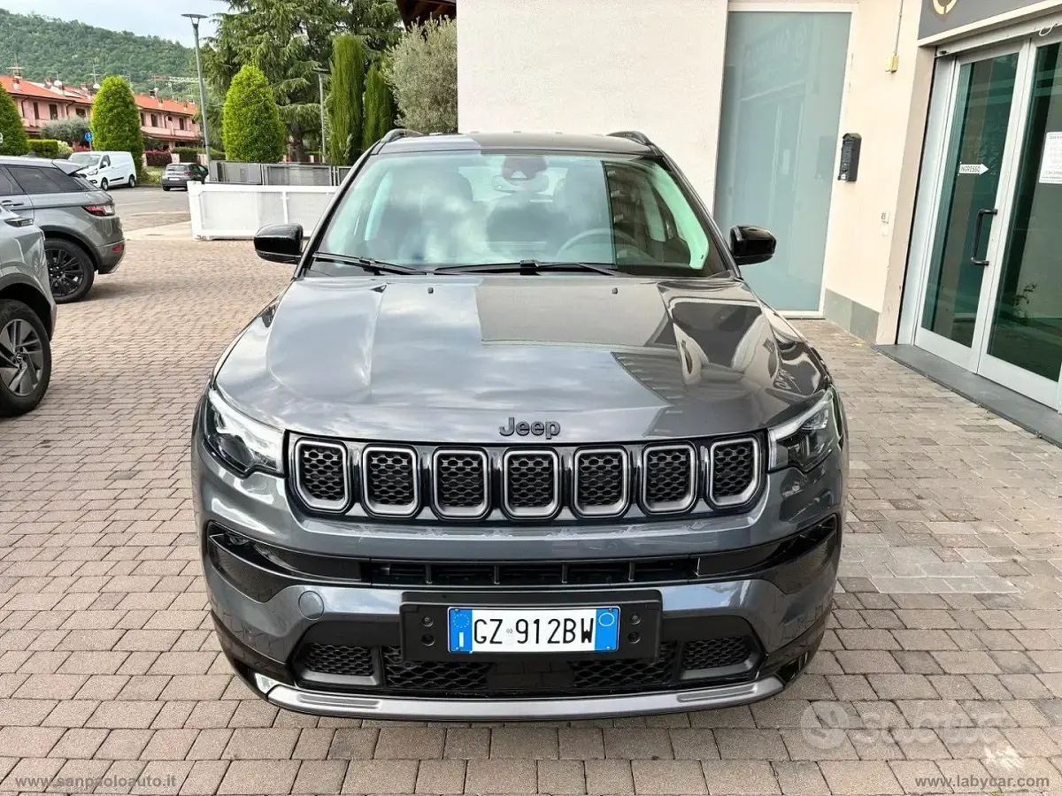 Usata Jeep Compass Summit 131 CV (96 kW) 2025 Grigio SUV