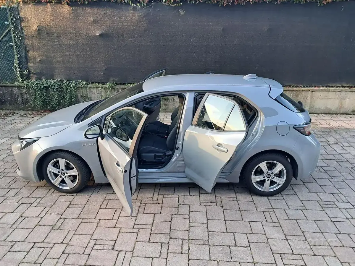 Usata Toyota Corolla Active 98 CV (72 kW) 2019 Grigio Berlina