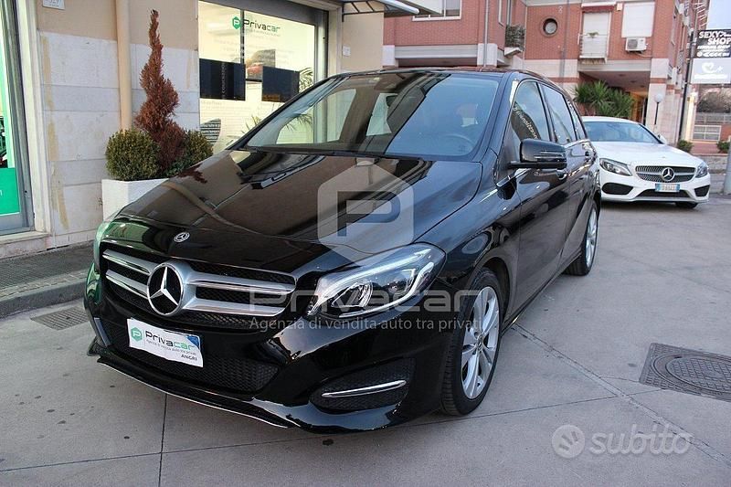 Usata Mercedes B200 150 CV (110 kW) 2019 Nero Monovolume