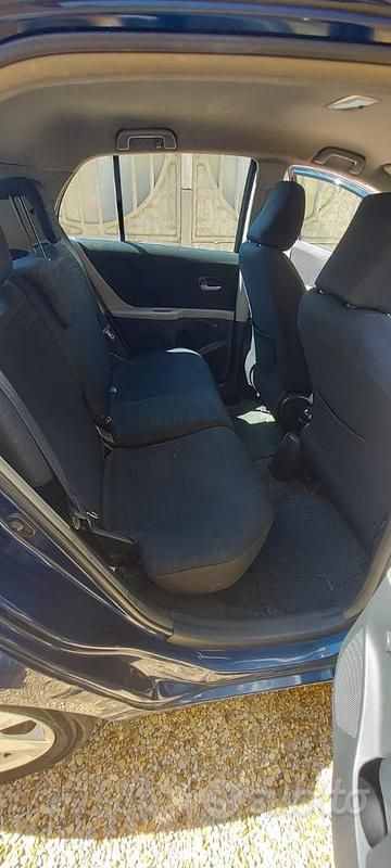 Usata Toyota Yaris 69 CV (50 kW) 2006 Blu Utilitaria