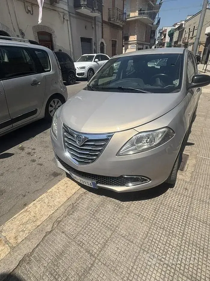 Usata Lancia Ypsilon 69 CV (50 kW) 2026 Grigio Utilitaria