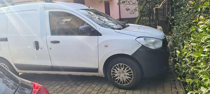 Usata Dacia Dokker Ambiance 83 CV (61 kW) 2013 Bianco Monovolume
