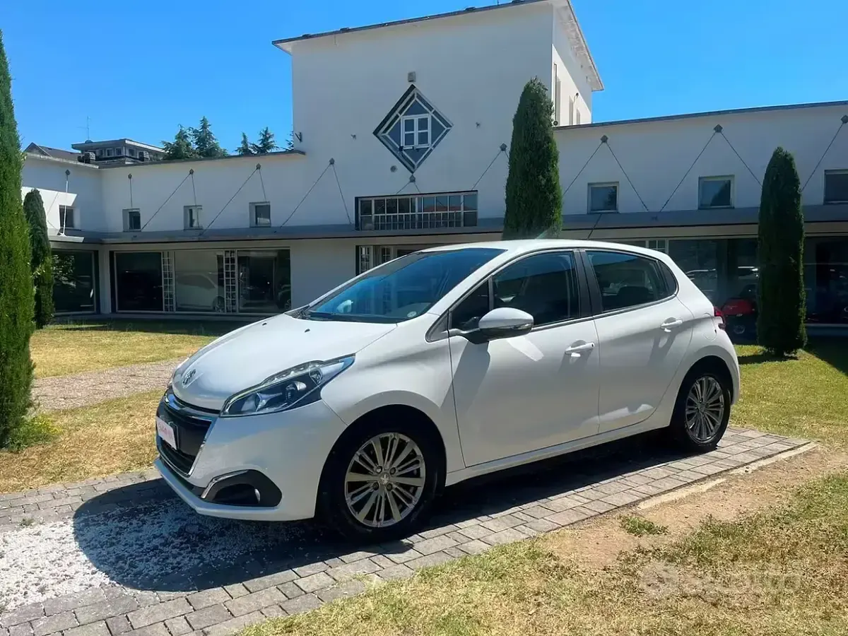 Usata Peugeot 208 Active 83 CV (61 kW) 2018 Bianco Utilitaria