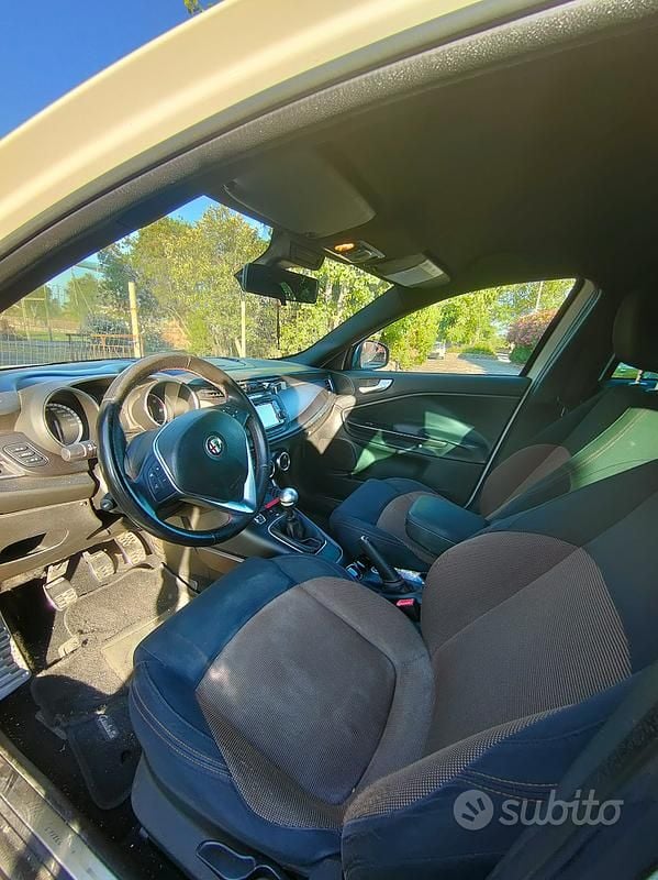 Usata Alfa Romeo Giulietta 150 CV (110 kW) 2015 Bianco Utilitaria