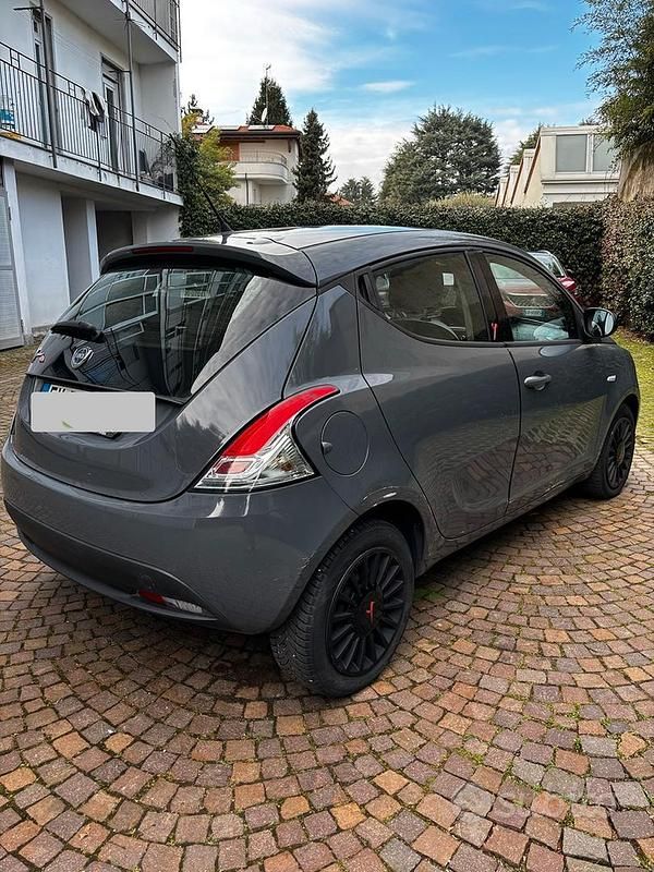 Usata Lancia Ypsilon S 69 CV (50 kW) 2014 Grigio Utilitaria