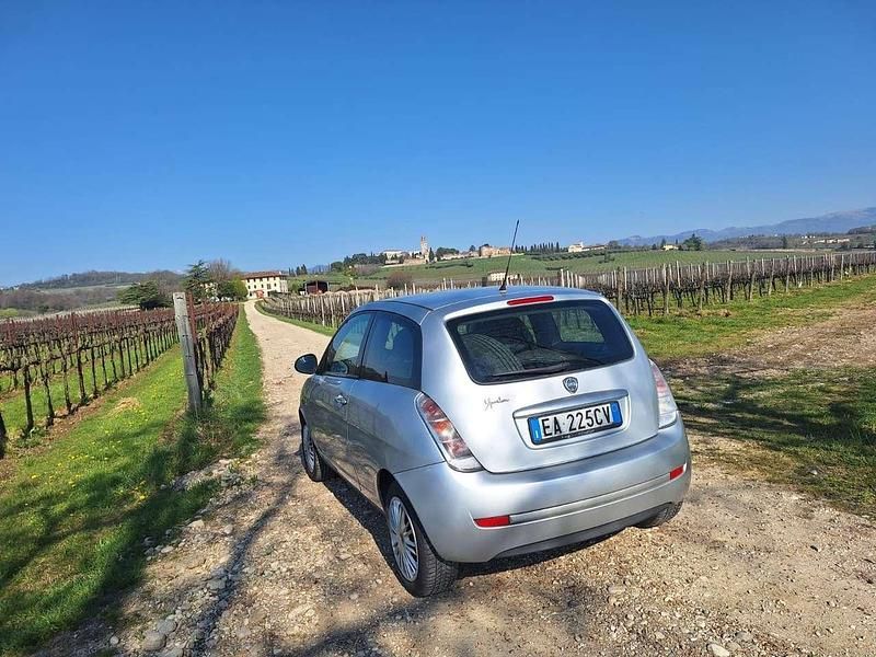 Usata Lancia Ypsilon 60 CV (44 kW) 2010 Grigio Utilitaria