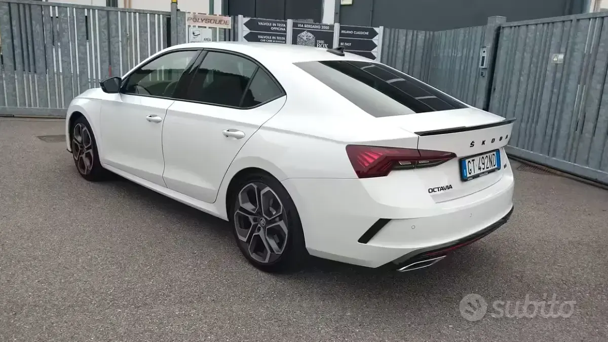 Usata Skoda Octavia RS 265 CV (194 kW) 2024 Bianco Berlina