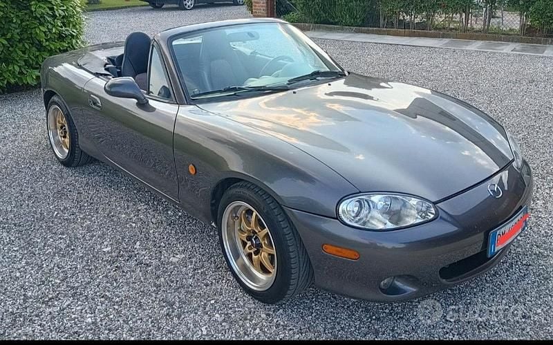 Usata Mazda MX5 110 CV (80 kW) 2000 Grigio Cabrio