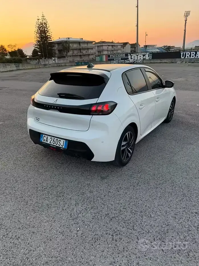 Usata Peugeot 208 101 CV (74 kW) 2020 Bianco Utilitaria
