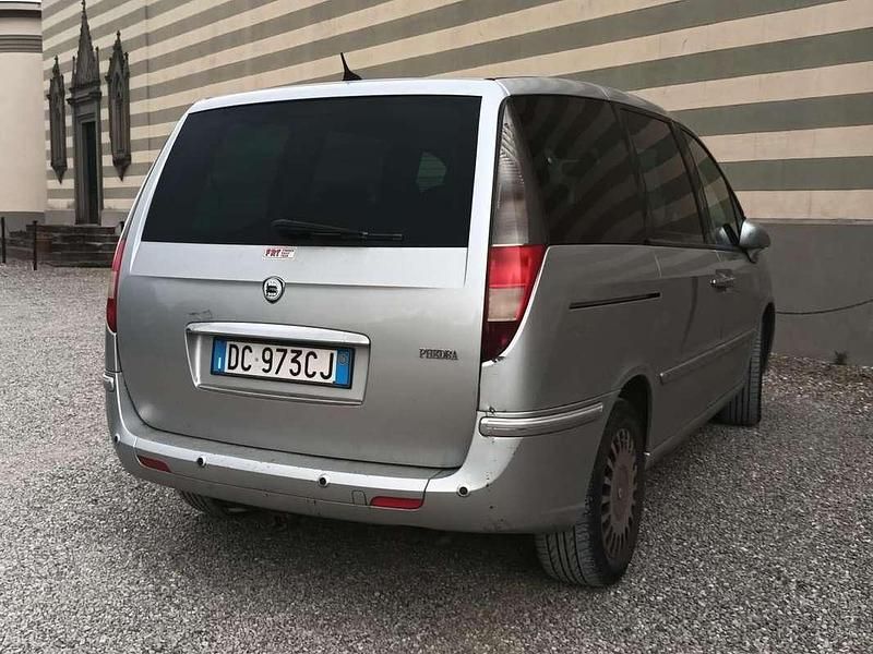 Usata Lancia Phedra 128 CV (94 kW) 2006 Argento Monovolume