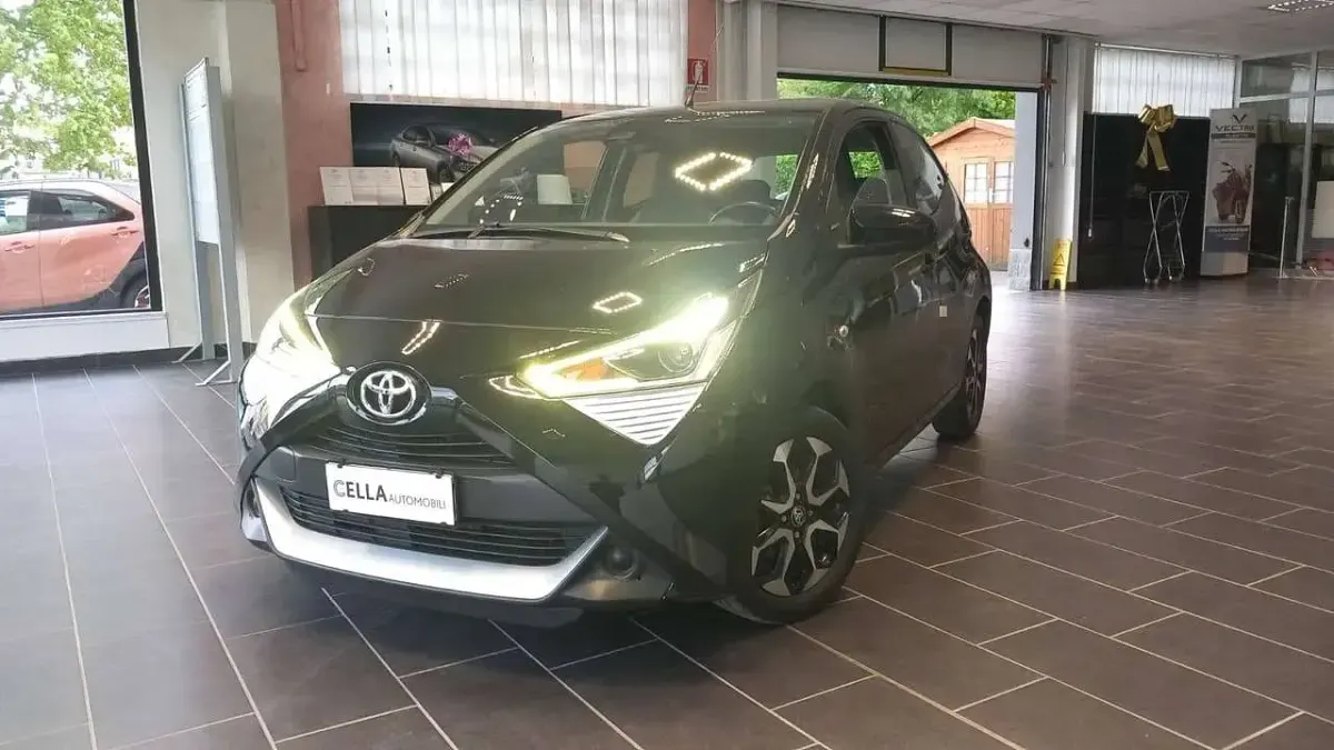 Usata Toyota Aygo 72 CV (52 kW) 2021 Nero Utilitaria
