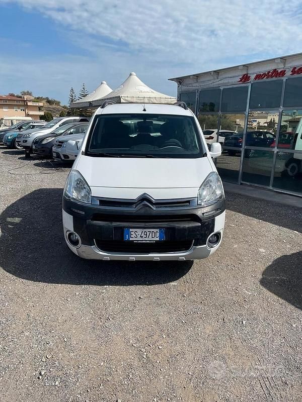 Bianco Usata 2013 Citroën Berlingo XTR Monovolume | 7600 € (Cara) - Immagine 1/4