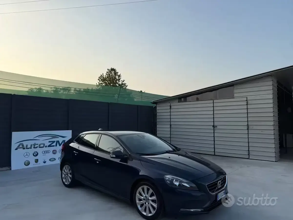 Usata Volvo V40 Kinetic 115 CV (84 kW) 2012 Grigio Utilitaria
