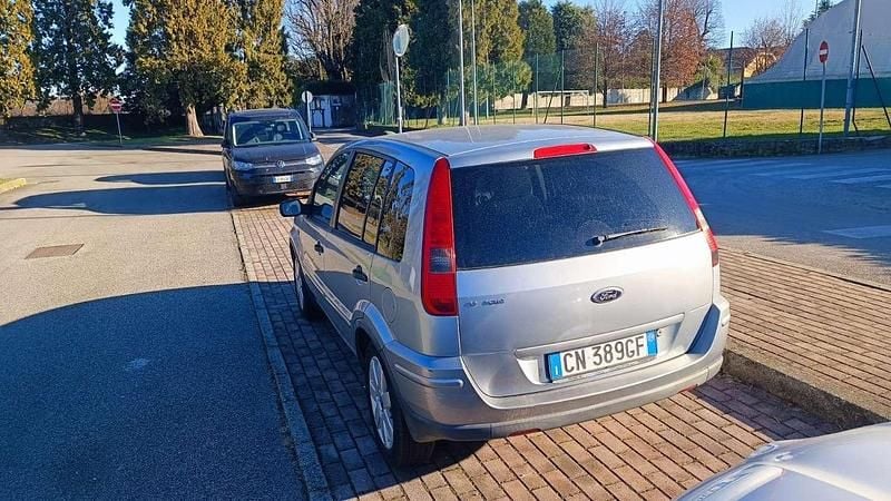 Usata Ford Fusion S 101 CV (74 kW) 2004 Utilitaria