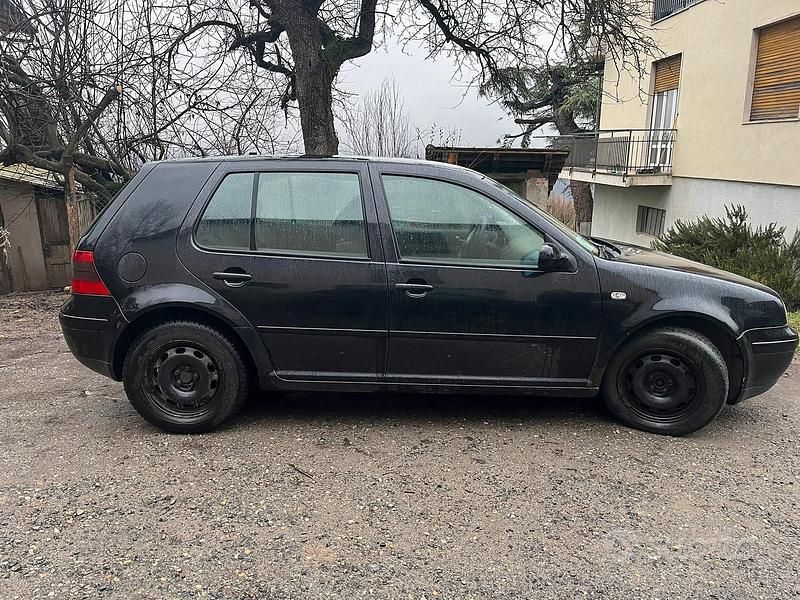 Usata VW Golf IV 130 CV (95 kW) 2003 Berlina