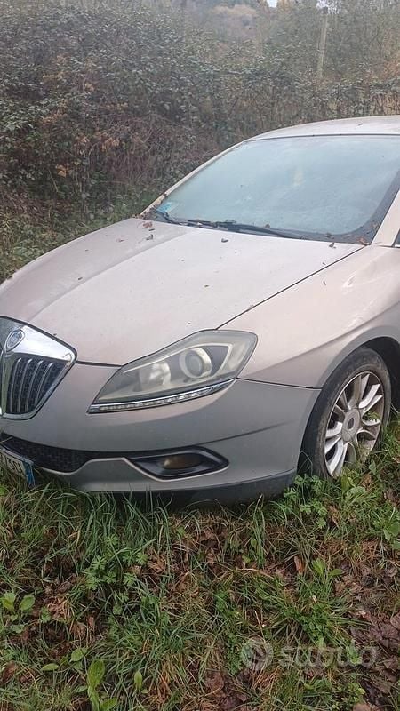 Usata Lancia Delta 120 CV (88 kW) 2010 Utilitaria
