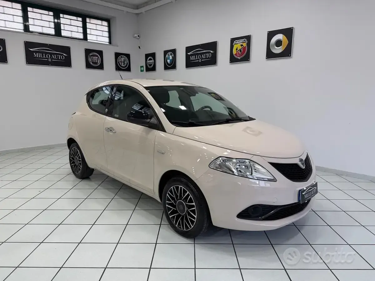 Gebraucht Lancia Ypsilon Gold 69 PS (50 kW) 2018 Beige Kleinwagen