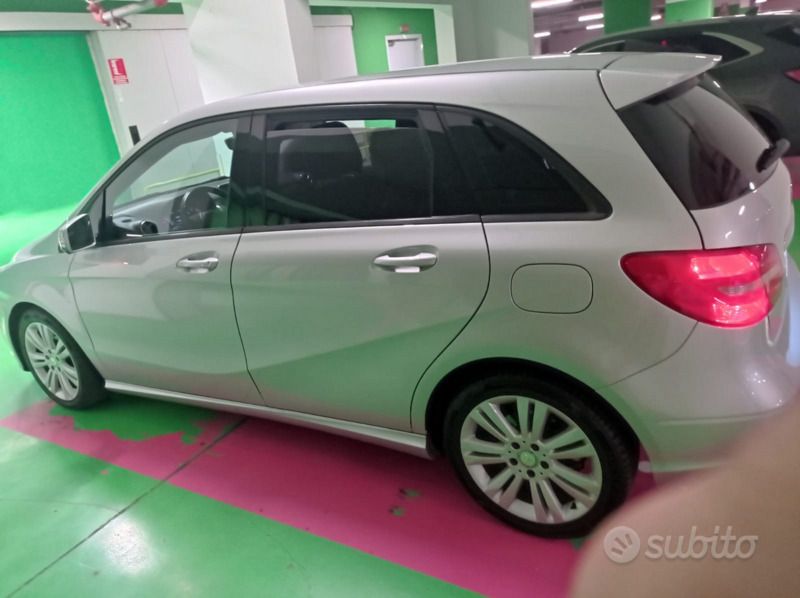 Usata Mercedes B180 109 CV (80 kW) 2014 Grigio Monovolume