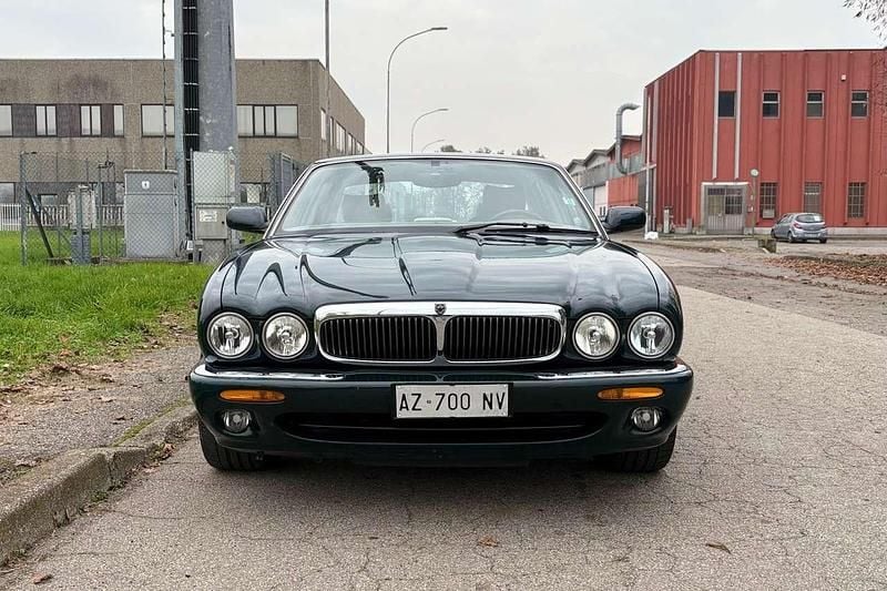 Usata Jaguar XJ8 Executive 237 CV (174 kW) 1998 Verde Berlina