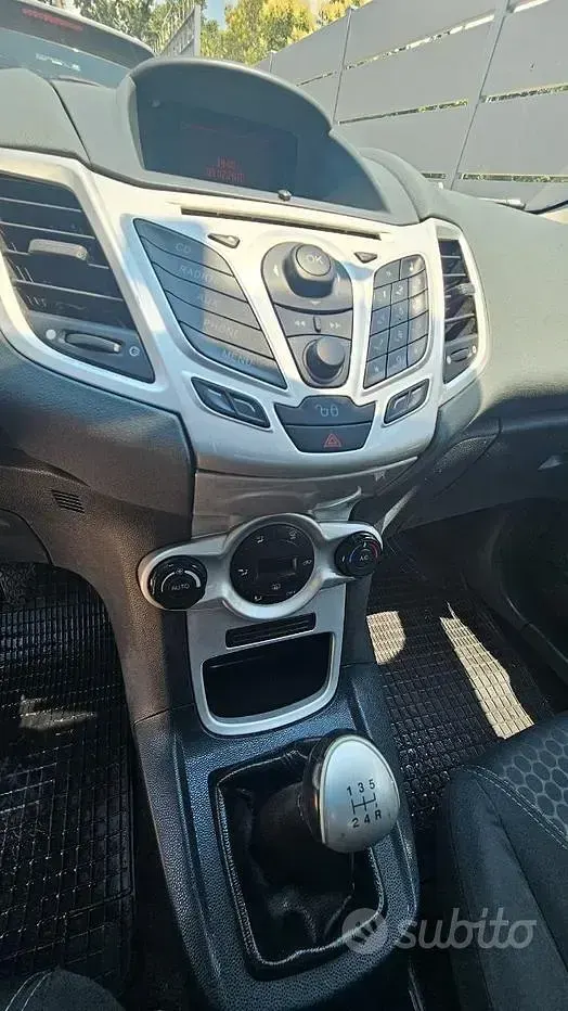 Usata Ford Fiesta 68 CV (50 kW) 2010 Berlina