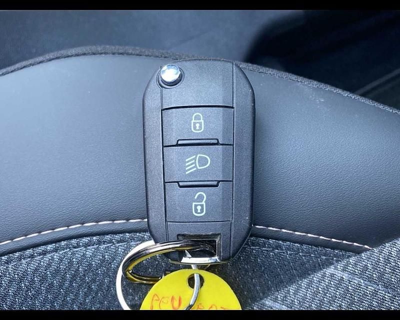 Usata Peugeot 208 Allure 110 CV (80 kW) 2025 Bianco Utilitaria