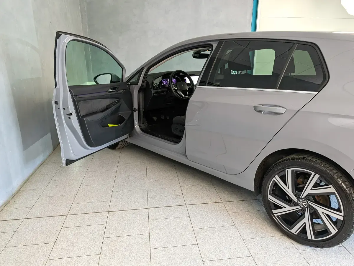 Usata VW Golf VIII Style 131 CV (96 kW) 2024 Grigio Berlina