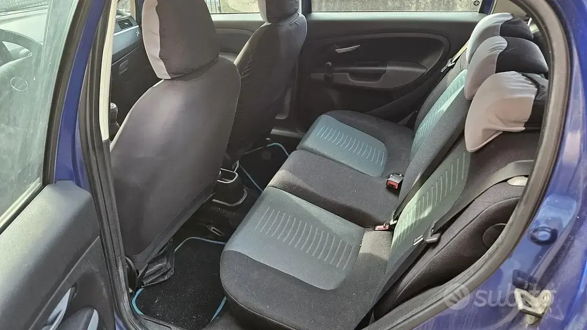 Usata Fiat Grande Punto Active 75 CV (55 kW) 2010 Bluazzurro Utilitaria