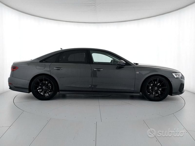Usata Audi A8 Ambiente 286 CV (210 kW) 2024 Grigio Berlina