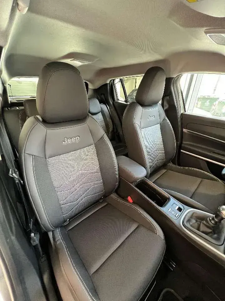 Nuova Jeep Avenger 101 CV (74 kW) 2026 Grigio SUV