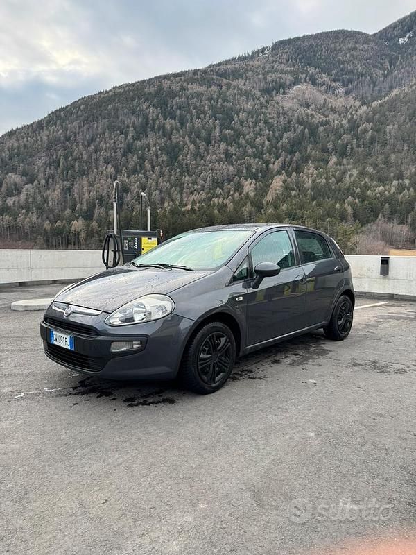 Usata Fiat Punto Evo 69 CV (50 kW) 2011 Grigio Utilitaria