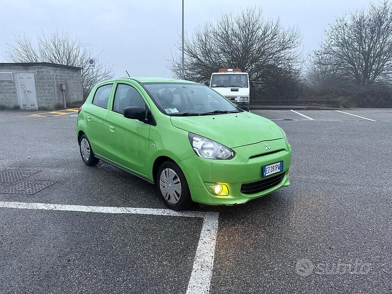 Usata Mitsubishi Space Star Intense 71 CV (52 kW) 2015 Verde Berlina