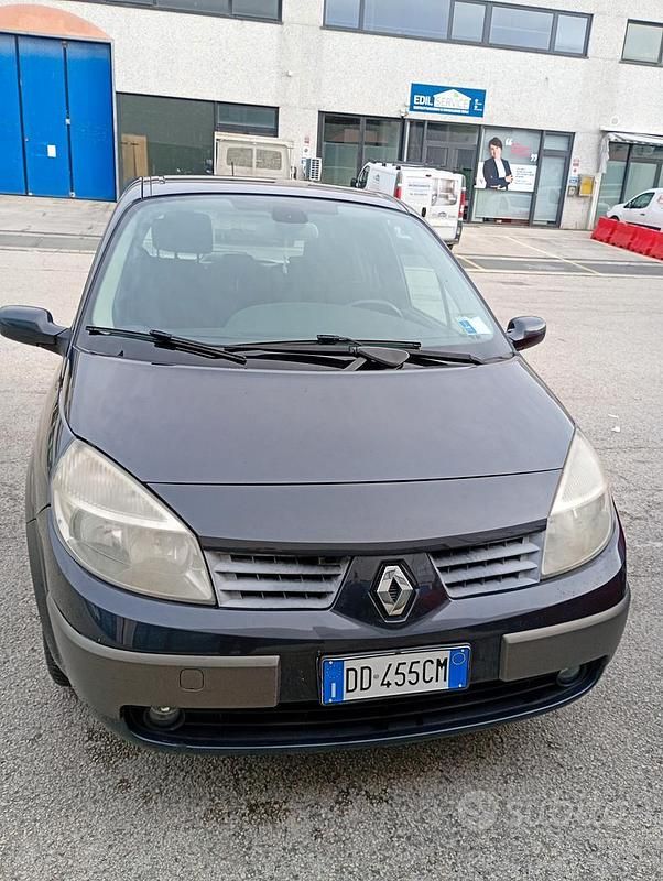 Usata Renault Scénic II 100 CV (73 kW) 2005 Monovolume