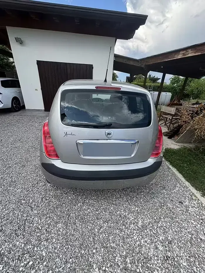 Usata Lancia Ypsilon 60 CV (44 kW) 2005 Grigio Utilitaria