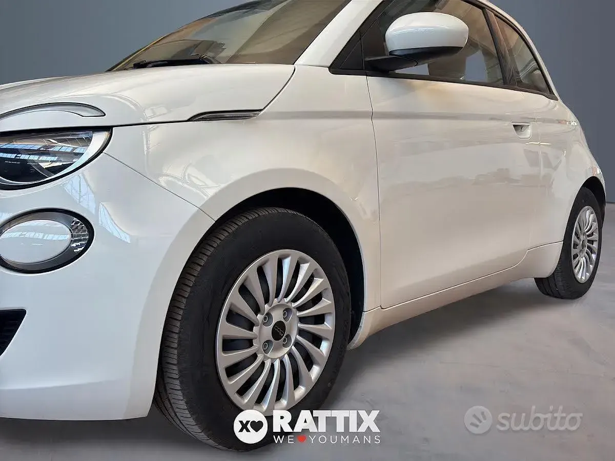 Usata Fiat 500e Icon 42 kW (58 CV) 2024 Bianco Berlina