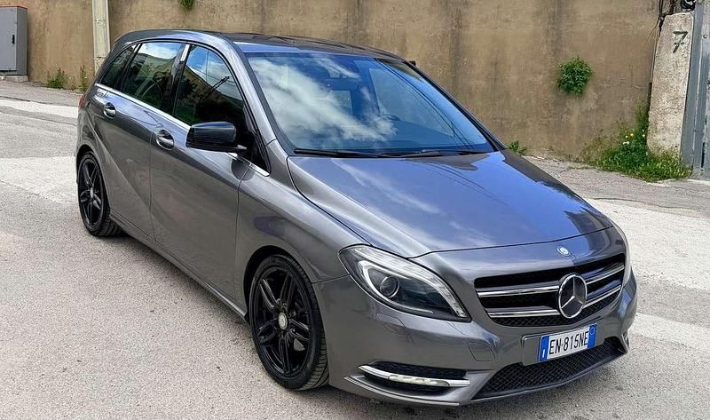 Usata Mercedes B180 Premium 109 CV (80 kW) 2012 Grigio Monovolume