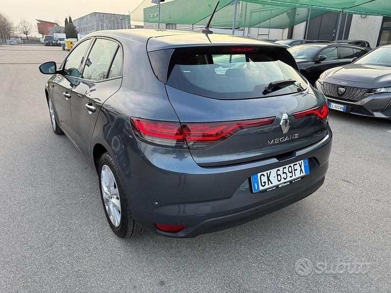Usata Renault Mégane IV Equilibre 116 CV (85 kW) 2022 Grigio Berlina