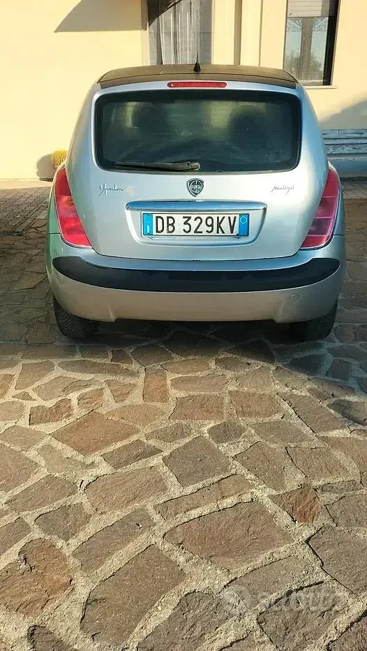 Usado Lancia Ypsilon 69 HP (50 kW) 2006 Cinzento Citadino