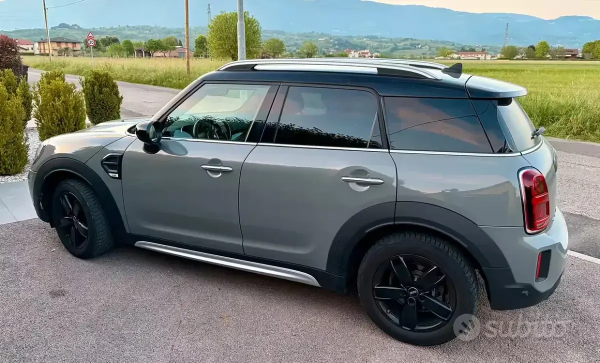 Begagnad Mini Cooper Countryman Business 136 HK (100 kW) 2022 Grå SUV