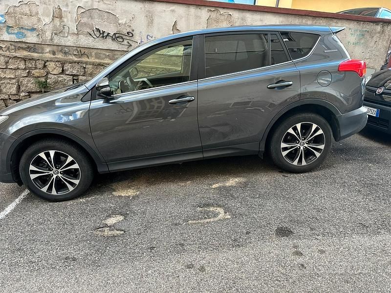 Usata Toyota RAV4 128 CV (94 kW) 2014 Nero Berlina