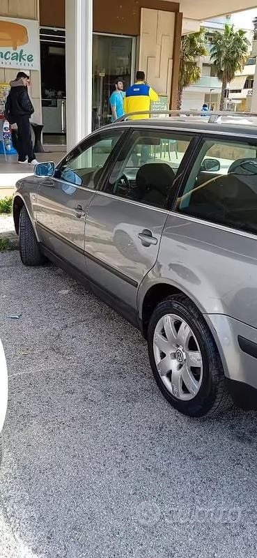 Usata VW Passat 130 CV (95 kW) 2002 Grigio Station wagon