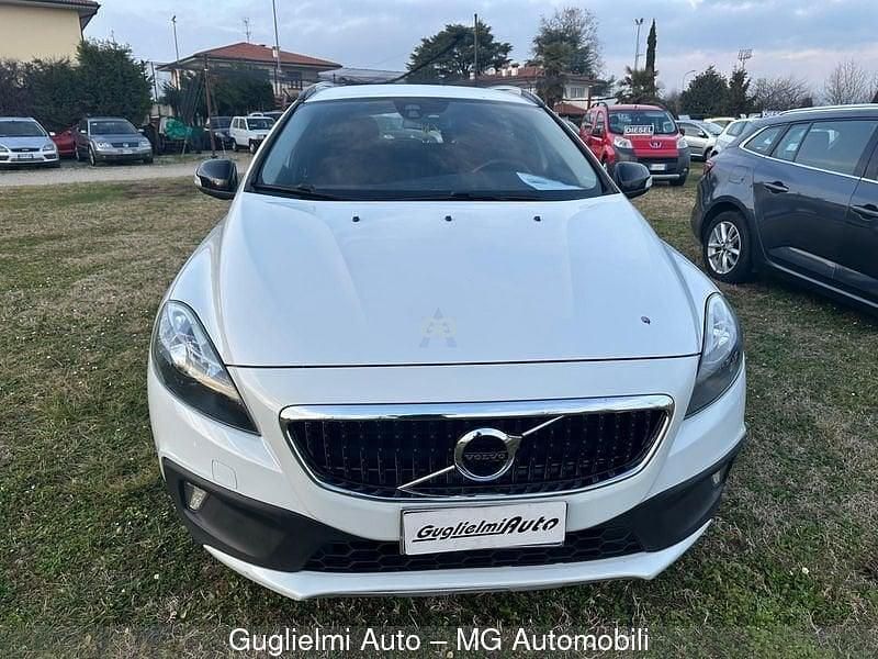 Usata Volvo V40 CC Momentum 119 CV (87 kW) 2016 Bianco Station wagon