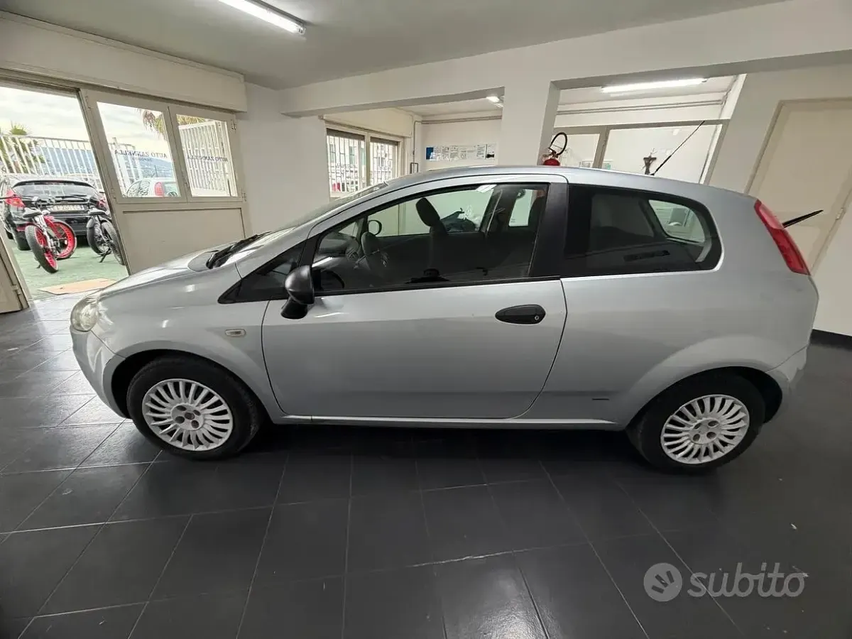 Usata Fiat Grande Punto 65 CV (47 kW) 2008 Grigio Utilitaria