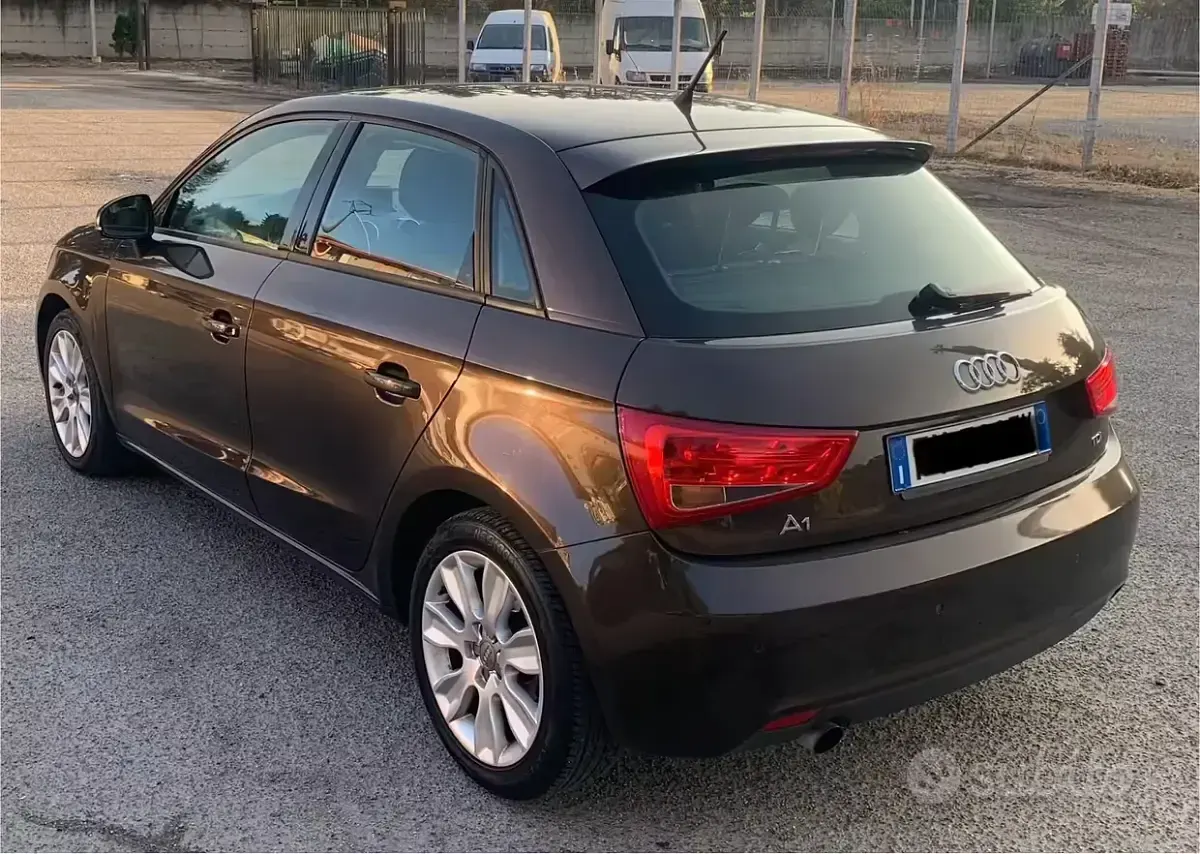 Usata Audi A1 Ambition 90 CV (66 kW) 2014 Marrone Utilitaria