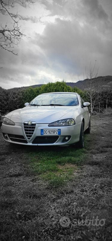 Usata Alfa Romeo 147 120 CV (88 kW) 2007 Grigio Utilitaria
