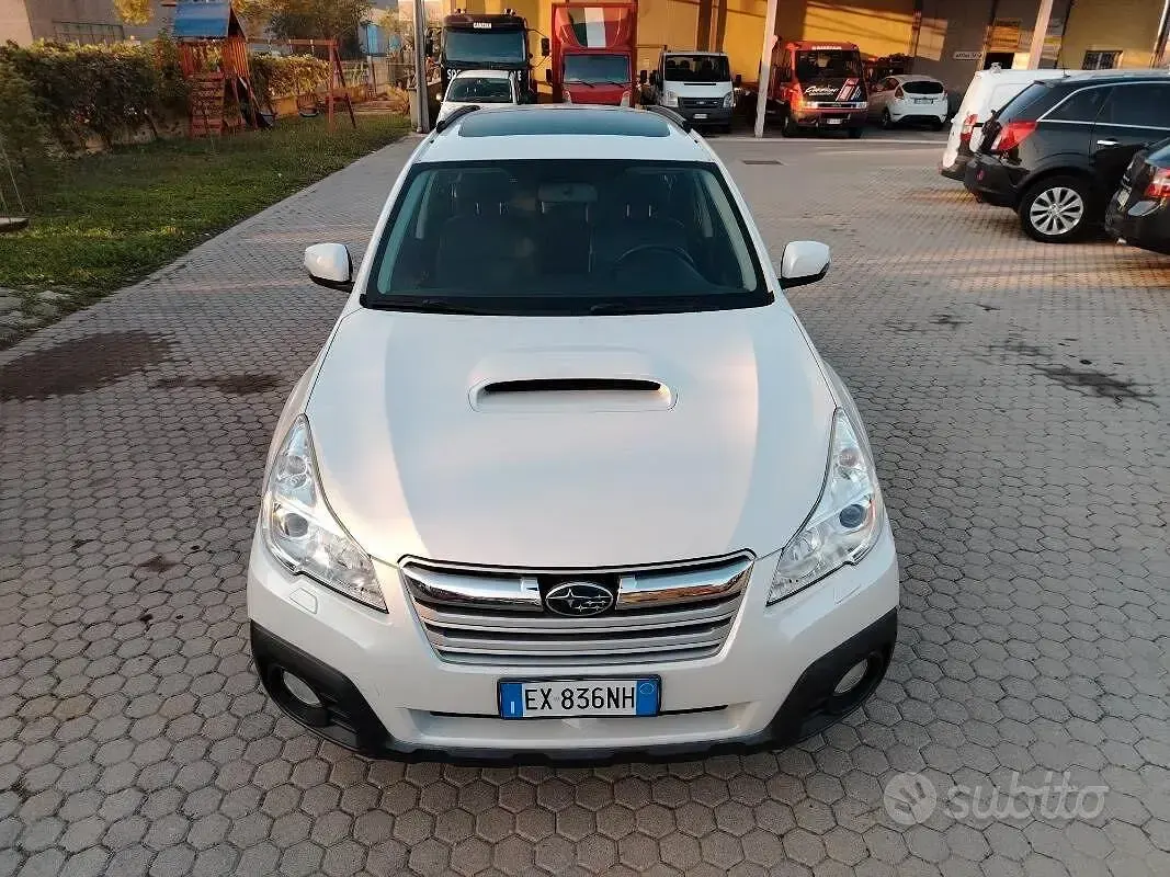 Usata Subaru Outback Trend 150 CV (110 kW) 2014 Bianco Station wagon