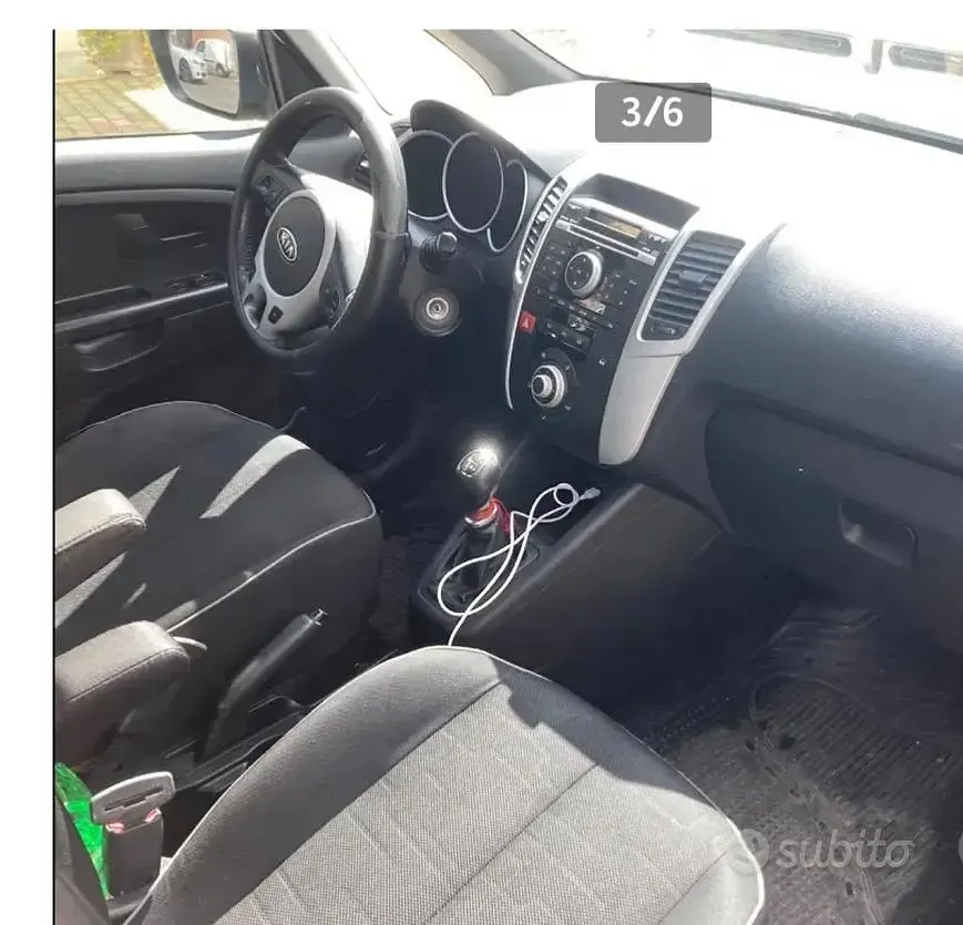 Usata Kia Venga 90 CV (66 kW) 2012 Grigio Utilitaria