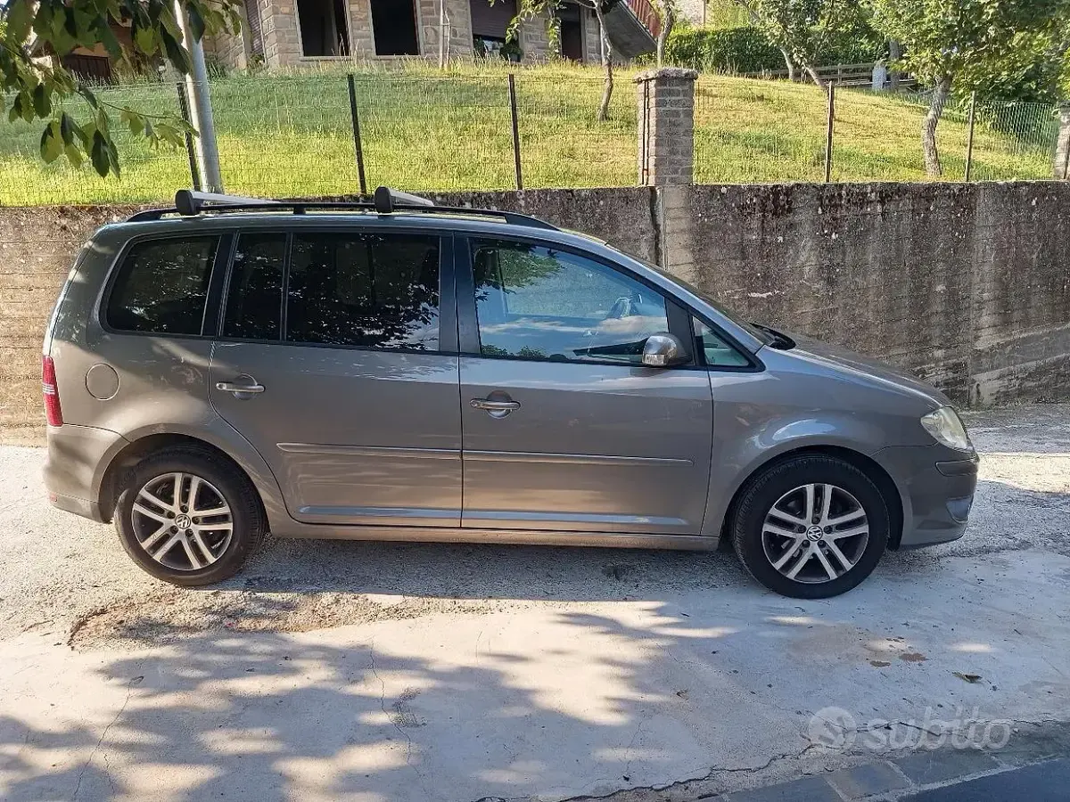 Usata VW Touran 105 CV (77 kW) 2009 Grigio Monovolume
