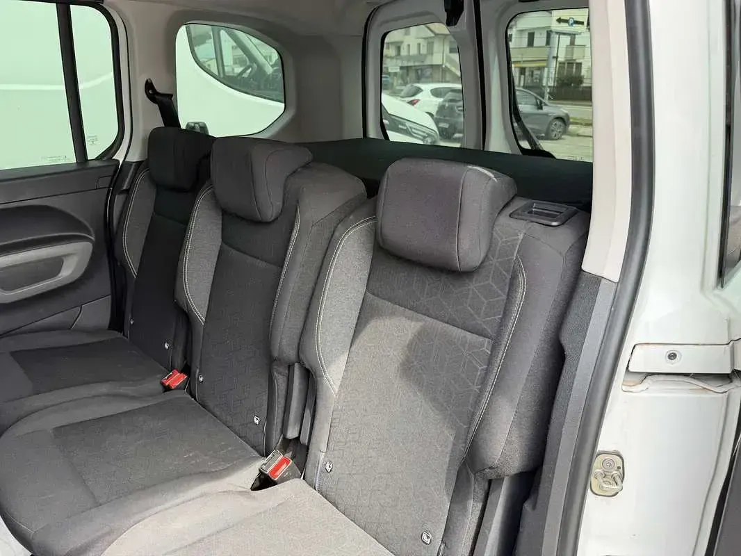 Usata Peugeot Rifter Active 131 CV (96 kW) 2019 Bianco Monovolume