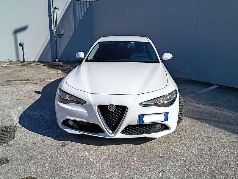 Usata Alfa Romeo Giulia 150 CV (110 kW) 2017 Bianco Berlina