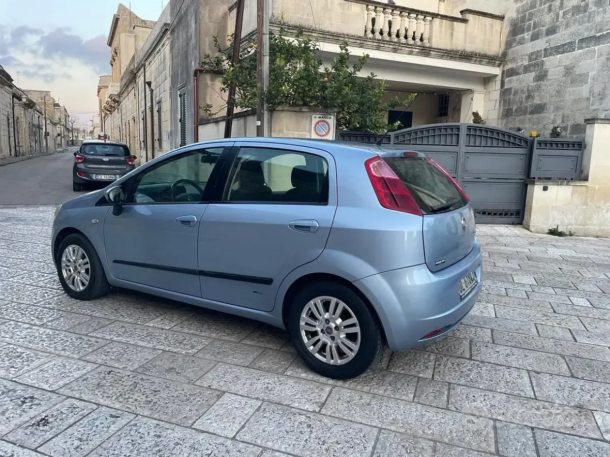 Usado Fiat Grande Punto 65 HP (47 kW) 2008 Azul Citadino